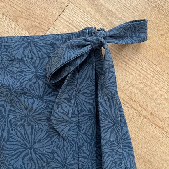 Southern Tide blue skort skirt with tie 2 - Picture 3 of 7